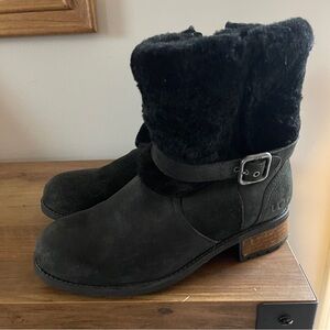 UGG Australia Boot #1008220 Black leather boots with Buckle Size 7  US